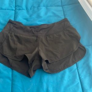 Lululemon shorts size 6